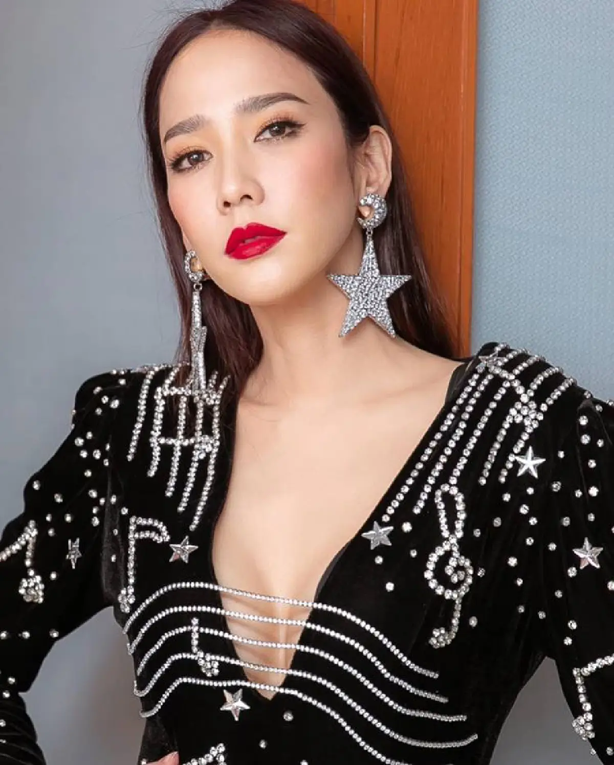 ศิษย์เก่าสวยใจดี! อั้ม พัชราภา มอบเงิน 2 แสน เป็นทุนการศึกษาให้น้องๆ รร.ดัดดรุณี