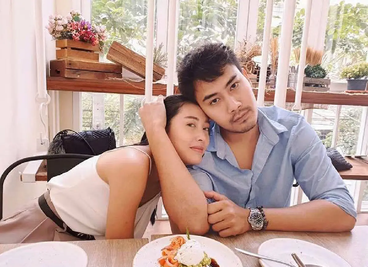 ไม่รอฝ่ายชาย! เฌอเบลล์ ลัลณ์ลลิน ทำเซอร์ไพรส์คุกเข่าขอแฟนหนุ่มแต่งงานเอง 