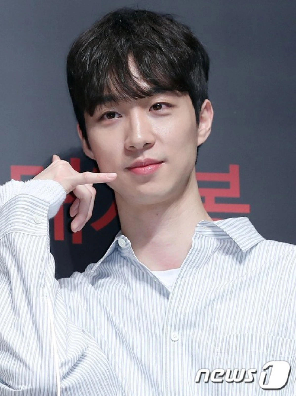 นี่ผู้กำกับนะ! “อีชุงฮยอน” สร้างความฮือฮาในงานเปิดตัวหนัง หลายคนคิดว่าพระเอก 