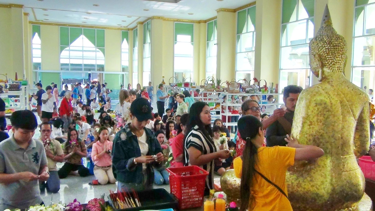 รุมจวกแหลกกรรมการวัดโสธรฯขนไข่ไก่ที่คนจีนถวายหลวงพ่อ 2 แสนฟองไปขาย