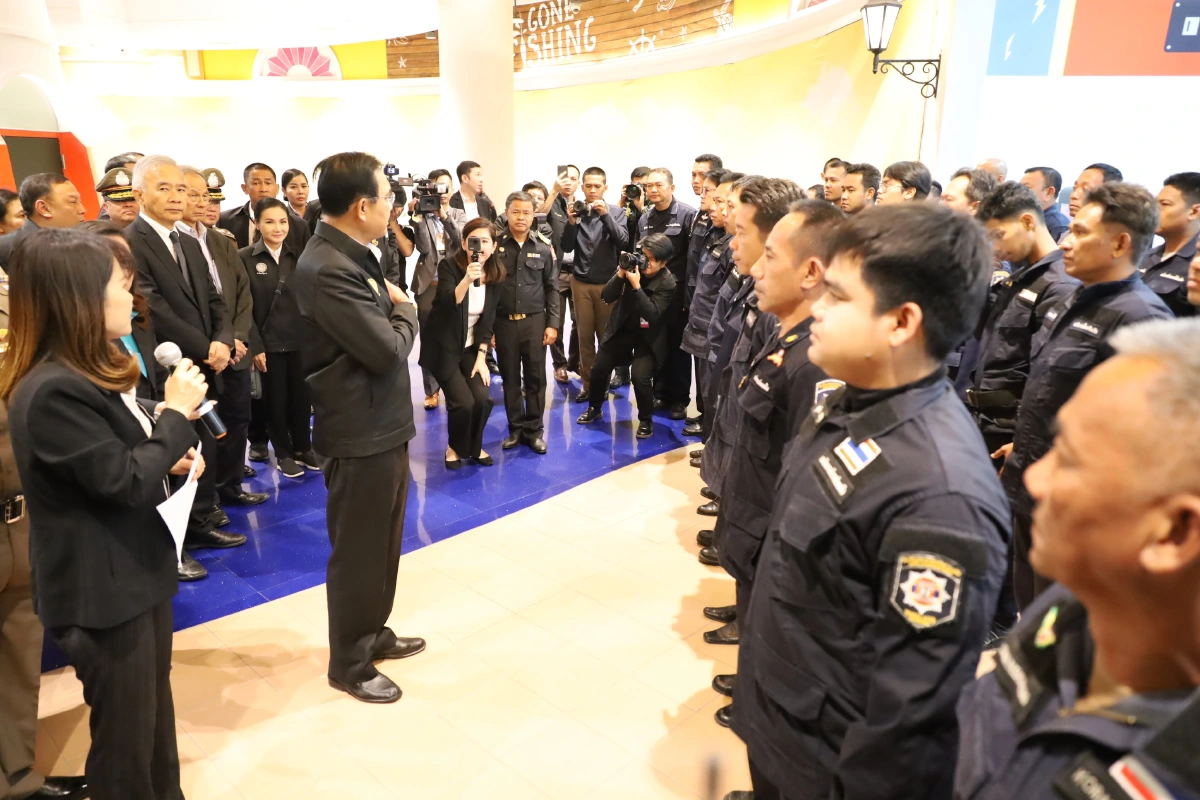 ประมวลภาพนายกฯลงพื้นที่โคราชจ่ายเงินเยียวยาเหยื่อกราดยิง