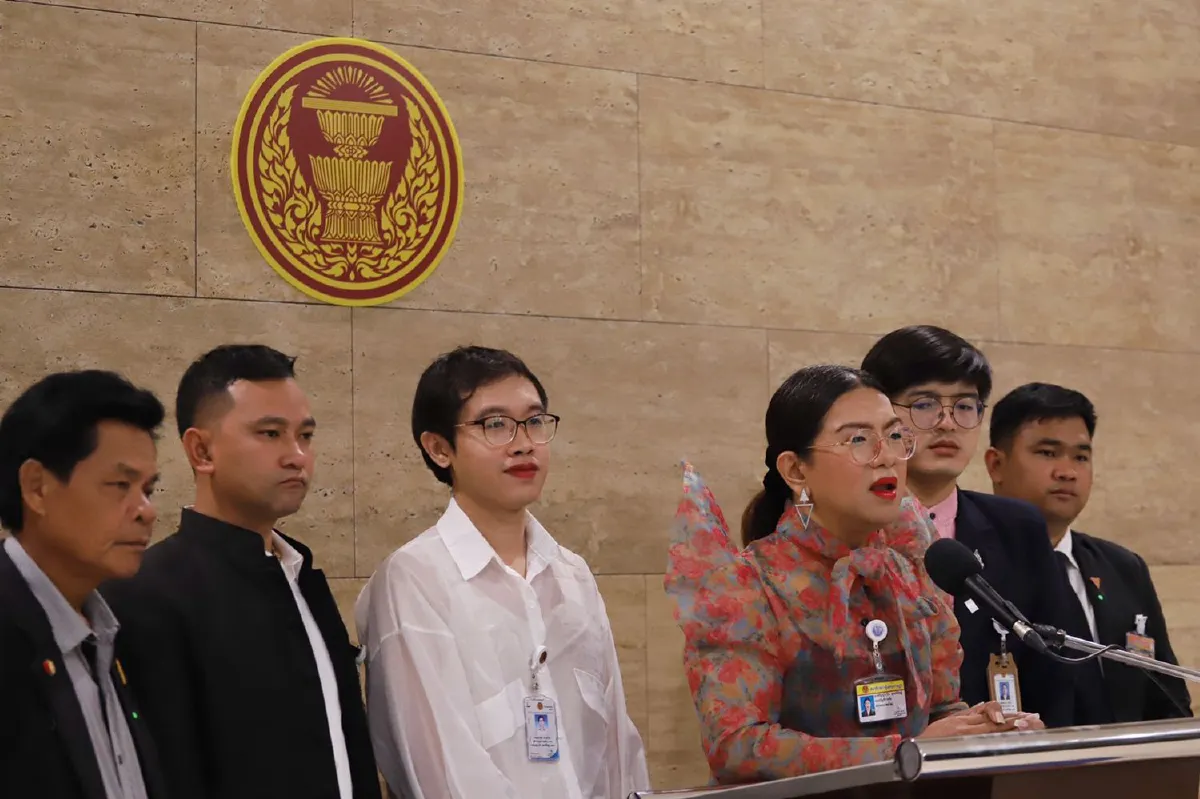 สส. LGBT อนาคตใหม่ค้านนายกฯสร้างหนังปลุกคนรักชาติเพื่อสร้างภาพลักษณ์กองทัพ