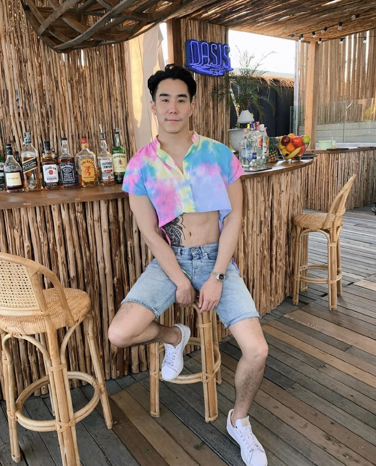  เปรี้ยวมากจ้า "เขื่อน ภัทรดนัย" ใส่เสื้อผู้หญิงเอวลอยสีสดใสเที่ยวหัวหิน