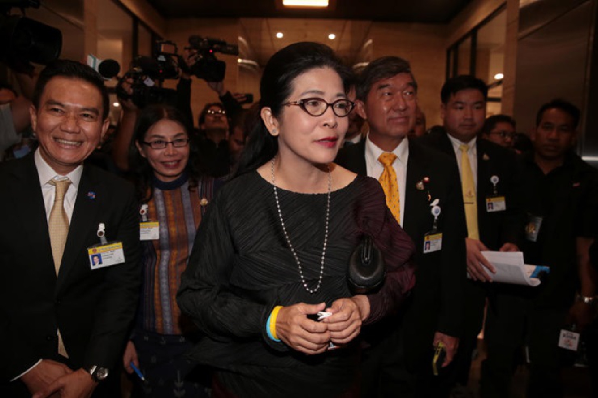 "สุดารัตน์" ร่วมติวเข้มทีมซักฟอก ยันทำงานเป็นทีมไร้ขัดแย้ง "สุดารัตน์" ร่วมติวเข้มทีมซักฟอก ยันทำงานเป็นทีมไร้ขัดแย้ง