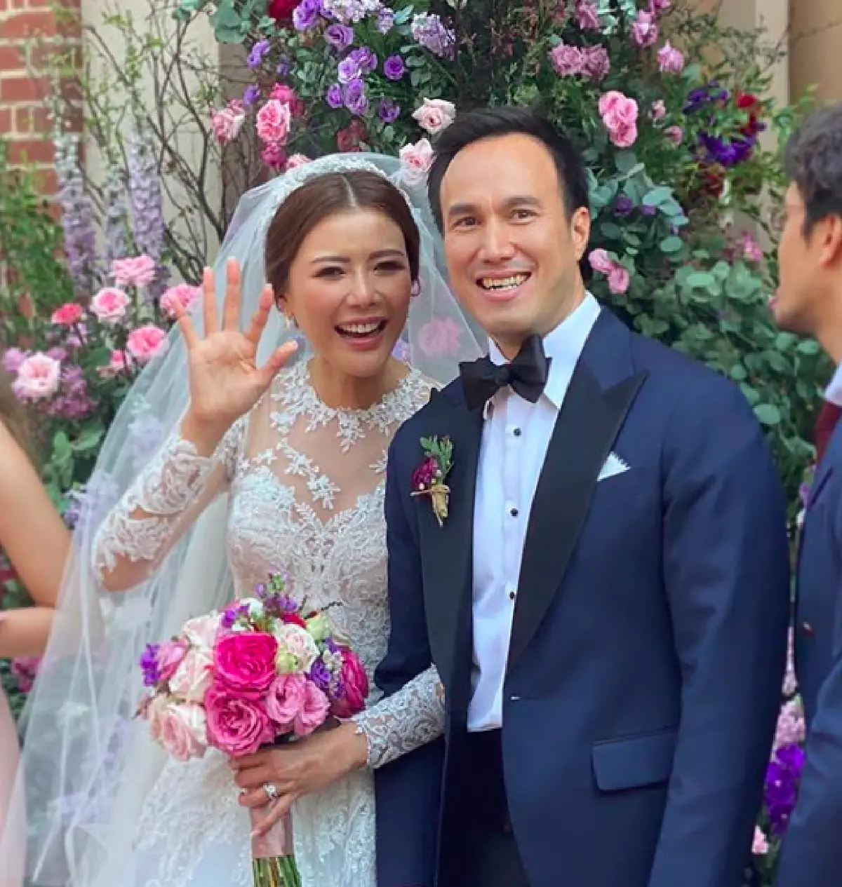 “เก๋ ชลลดา-ไฮโซพร้อม” ถือฤกษ์ดีเข้าพิธีแต่งงาน สุดอบอุ่นและโรแมนติกมาก