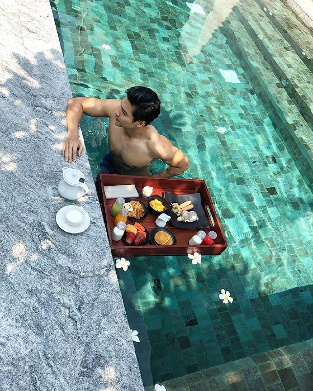 ไมค์ ภัทรเดช อวดหุ่นแซ่บซิกแพคเน้นๆ ปุ๊กลุก ยังต้องคอมเมนต์แซว