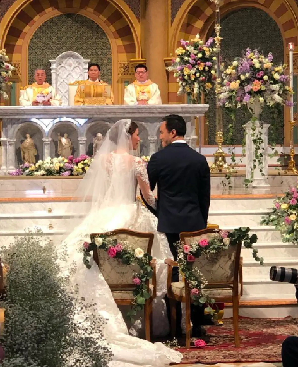 “เก๋ ชลลดา-ไฮโซพร้อม” ถือฤกษ์ดีเข้าพิธีแต่งงาน สุดอบอุ่นและโรแมนติกมาก