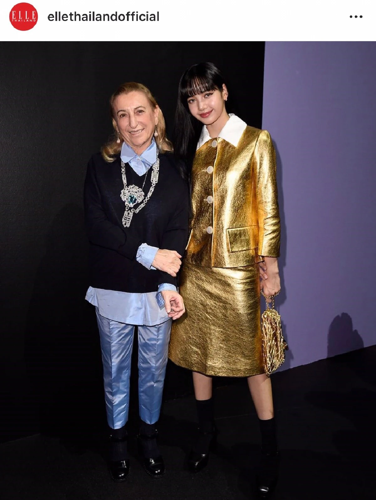 ลิซ่า BLACKPINK ในลุคสุดปังสีทองอร่ามจาก Prada ชมแฟชั่นโชว์ที่มิลาน