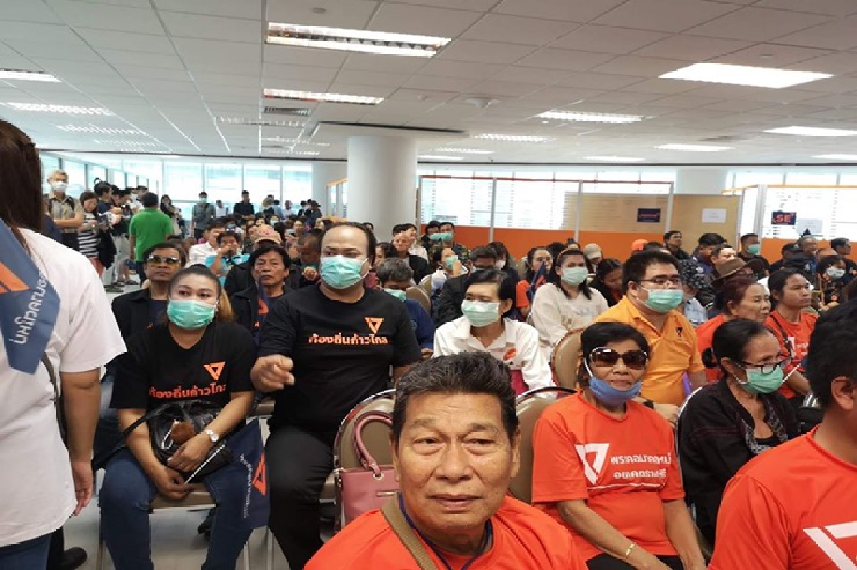 อนาคตใหม่คึก!ผู้สนับสนุนนร่วมฟังคำวินิจฉัยแน่นพรรค "ช่อ"ไม่หวั่นยุบพรรค อนาคตใหม่คึก!ผู้สนับสนุนนร่วมฟังคำวินิจฉัยแน่นพรรค "ช่อ"ไม่หวั่นยุบพรรค