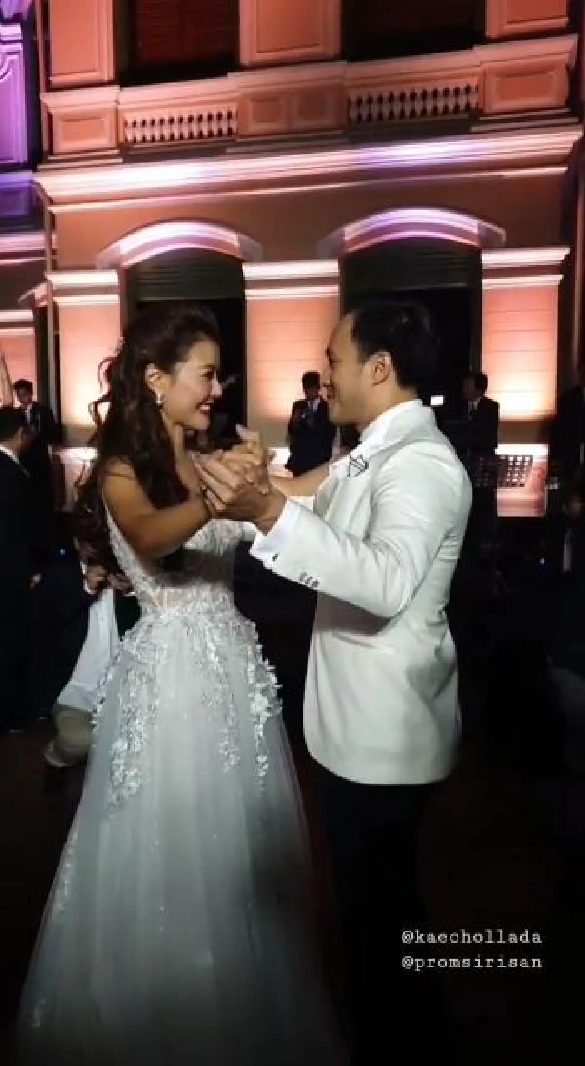 เก็บตกงานวิวาห์! เก๋ ชลลดา-ไฮโซพร้อม เพื่อนดาราคนดังร่วมยินดีเพียบ