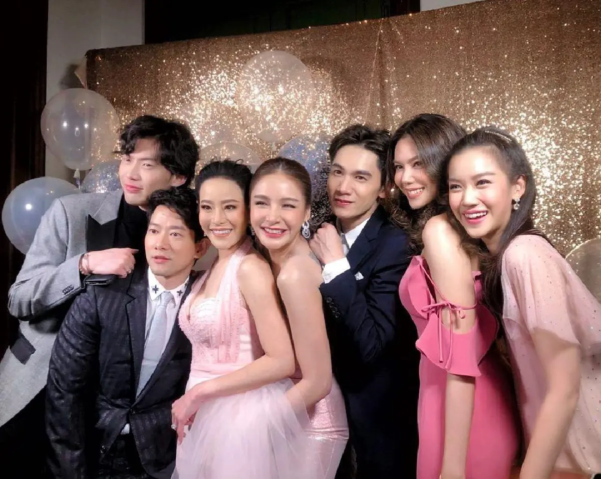 เก็บตกงานวิวาห์! เก๋ ชลลดา-ไฮโซพร้อม เพื่อนดาราคนดังร่วมยินดีเพียบ