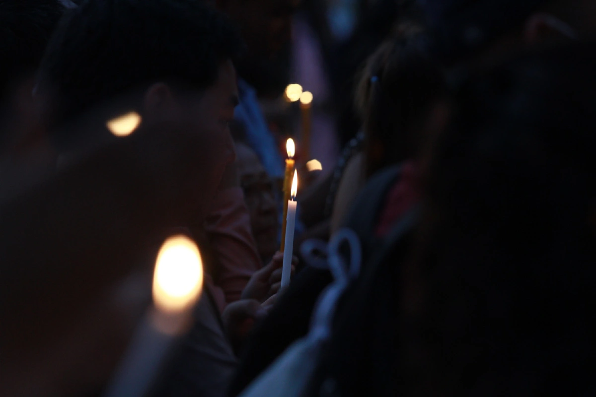 แฟลชม็อบสวมหน้ากากอนามัย จุดเทียนทวงคืนความยุติธรรม