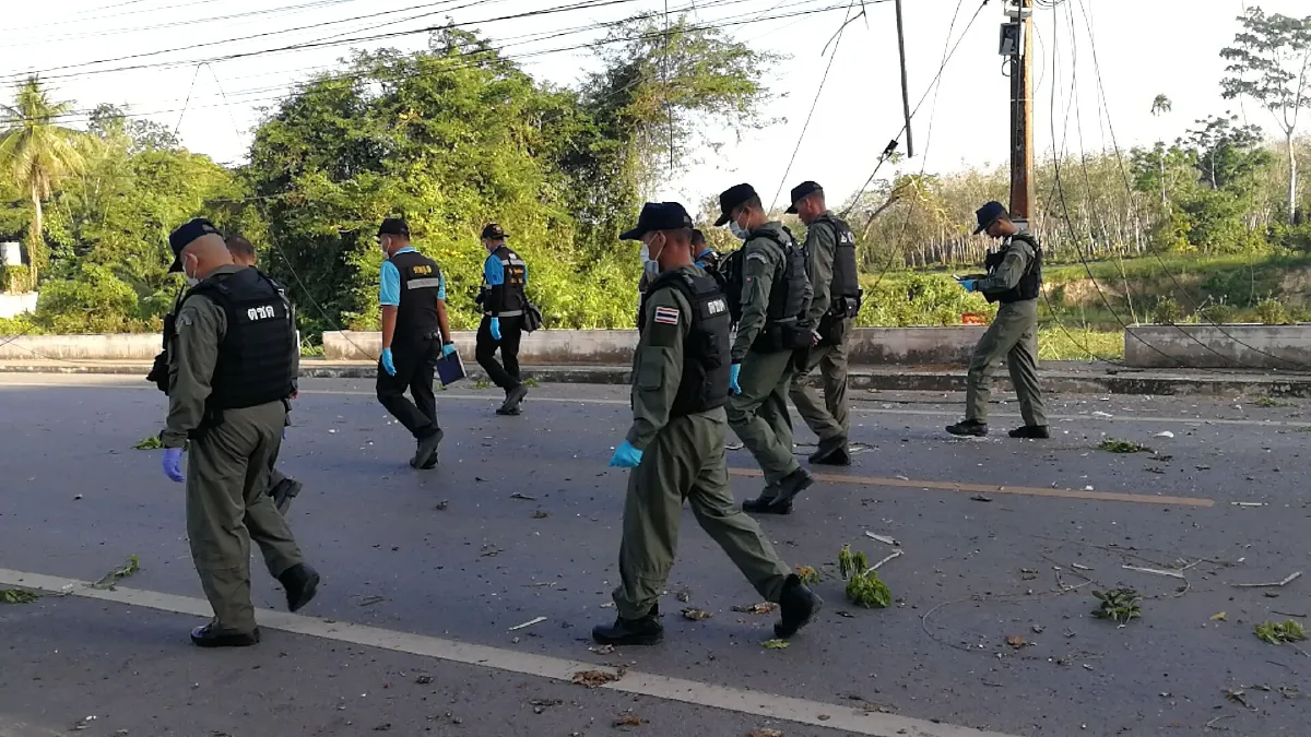 วางบึ้มจยย.บอมบ์ปลัดอำเภอสะบ้าย้อย-อส.บาดเจ็บนร.ชาวบ้านถูกลูกหลงด้วย