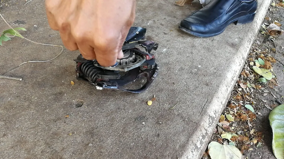 วางบึ้มจยย.บอมบ์ปลัดอำเภอสะบ้าย้อย-อส.บาดเจ็บนร.ชาวบ้านถูกลูกหลงด้วย