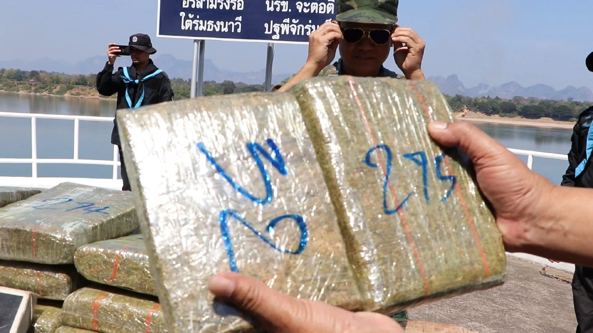 นรข.ยึดกัญชานำเข้า 893 กก.ค่านับ 10 ล้านถูกซุกไว้ริมแม่น้ำโขงรอส่งขาย