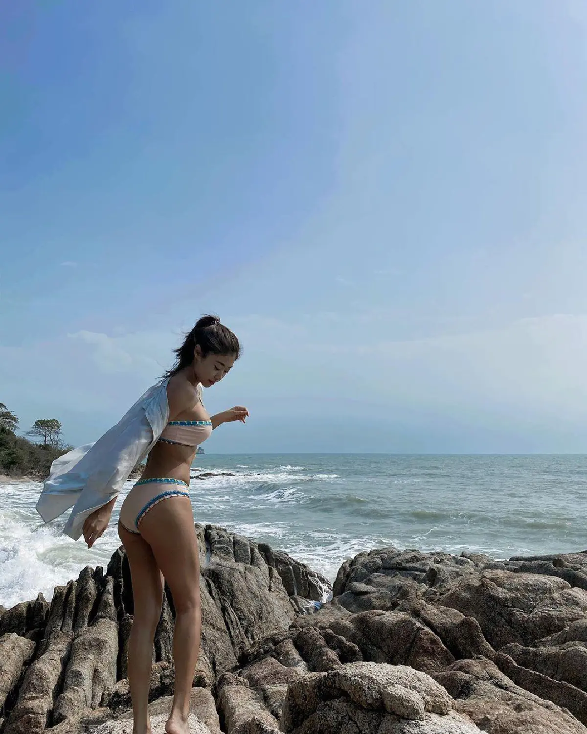 เซ็กซี่ทุกองศา! ยิปซี คีรติ นุ่งบิกินี่ตัวจิ๋วโชว์ผิวแทนสวยริมทะเล