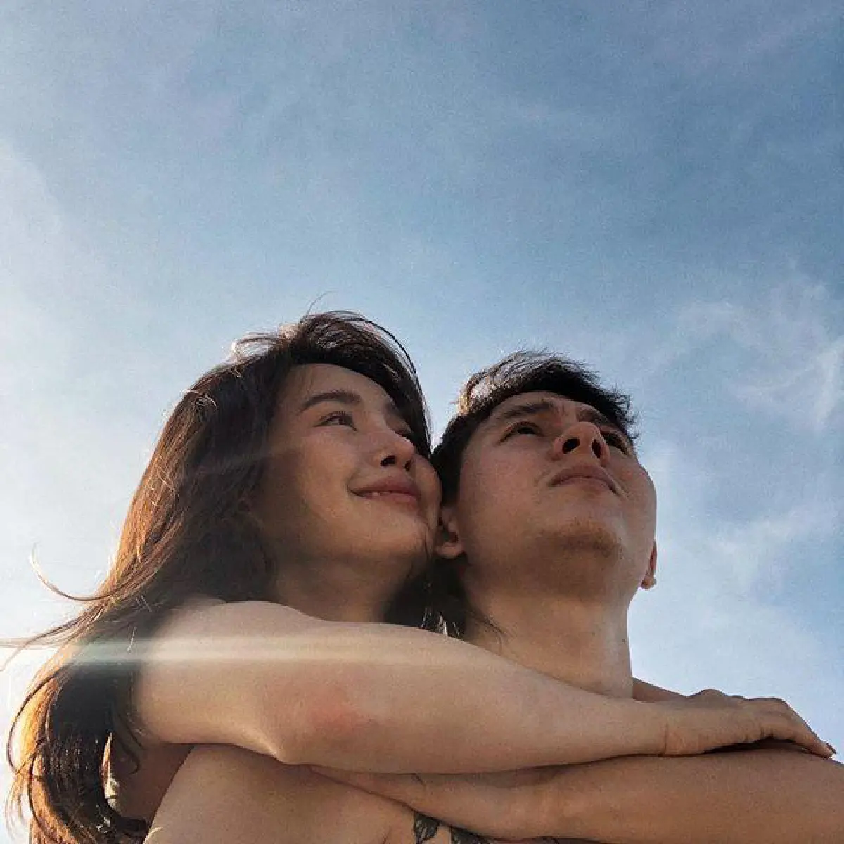 ฝันที่เป็นจริง! กวินท์ ดูวาล อุ้มภรรยาชมบ้านหลังใหม่ด้วยความปลื้มใจ