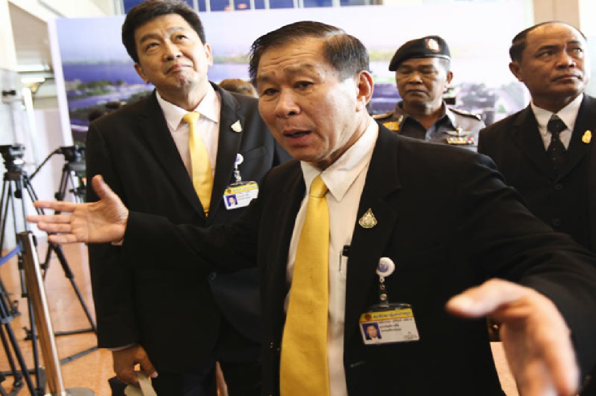 "เสรีพิศุทธ์" ยันซักฟอกปมถวายสัตย์ฯ เหน็บ “ชวน” รับใช้ฝ่ายบริหาร "เสรีพิศุทธ์" ยันซักฟอกปมถวายสัตย์ฯ เหน็บ “ชวน” รับใช้ฝ่ายบริหาร