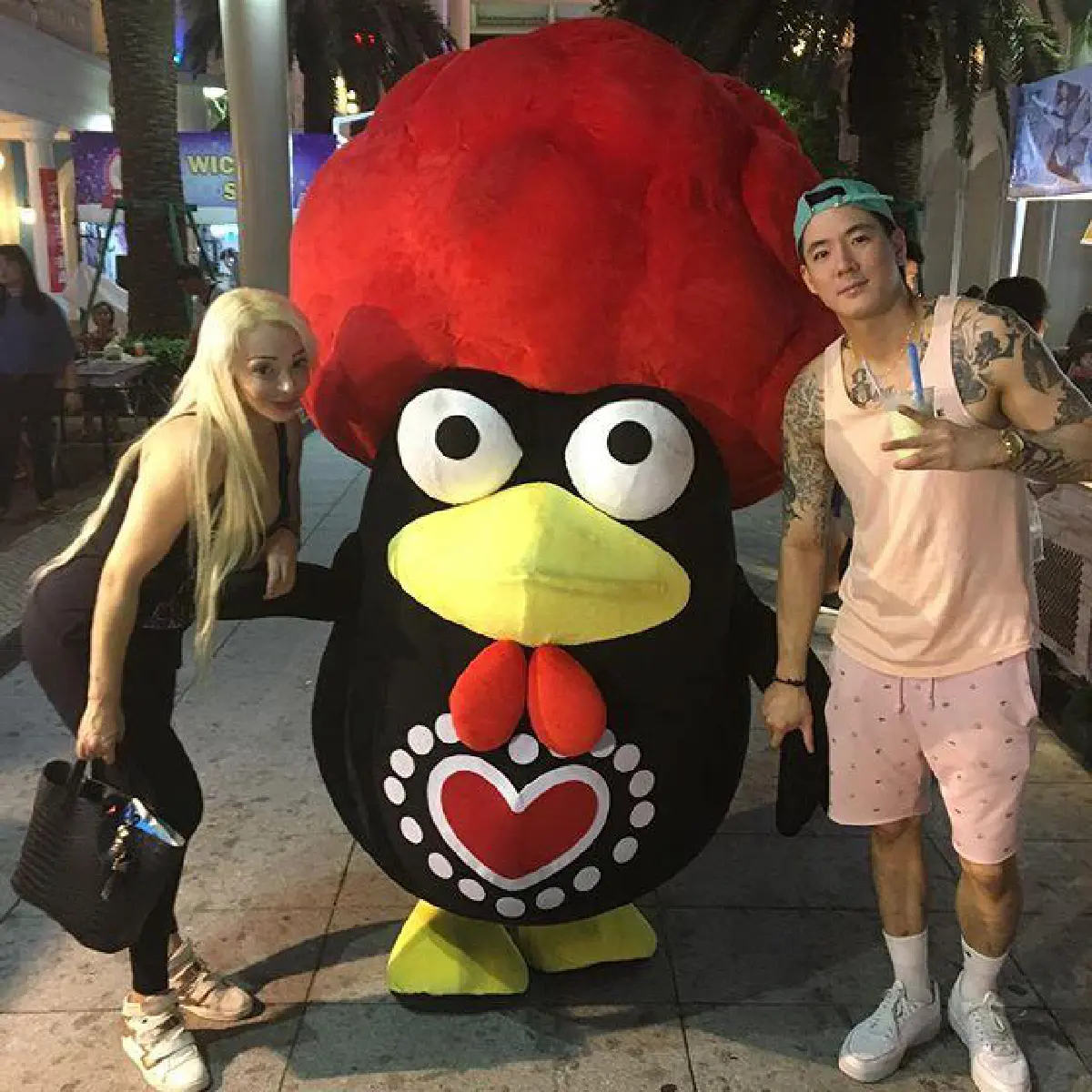 สละโสดอีกราย! ฮาเวิร์ด หวัง ควงเจ้าสาวผมบลอนด์เข้าพิธีแต่งงานสุดชื่นมื่น (คลิป)