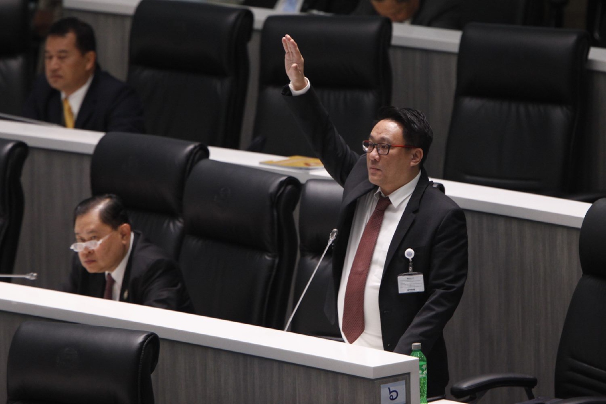 ฝ่ายค้านรุมสับนายกฯถามวัวตอบควายพูดเร็วเหนือมนุษย์จับใจความไม่ได้ ฝ่ายค้านรุมสับนายกฯถามวัวตอบควายพูดเร็วเหนือมนุษย์จับใจความไม่ได้