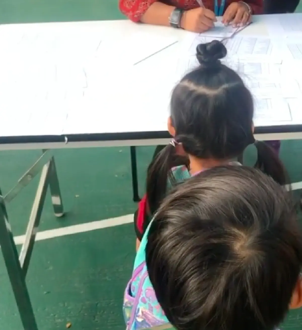 “หมอโอ๊ค” เผย “อลิน-อลัน” ต้องถือพาสปอร์ตเข้าโรงเรียน คุมเข้มป้องกันไวรัส