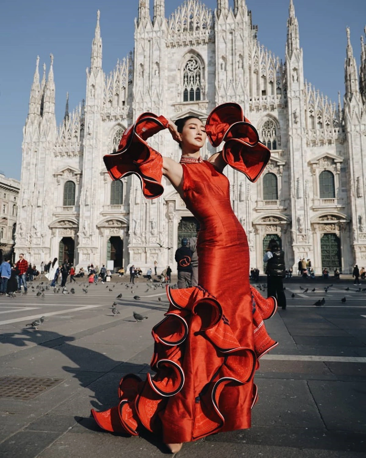 ชุดไม่แดงไม่มีแรงเดิน! แพนเค้ก จัดเต็มความปังกับแฟชั่นสุดเริ่ดในทริปมิลาน (คลิป)