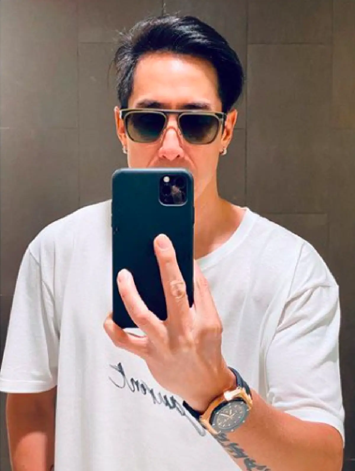 “เจ เจตริน”  พาแกะซีลชมรถคันใหม่สุดหรู ราคากว่า 17 ล้านบาท 