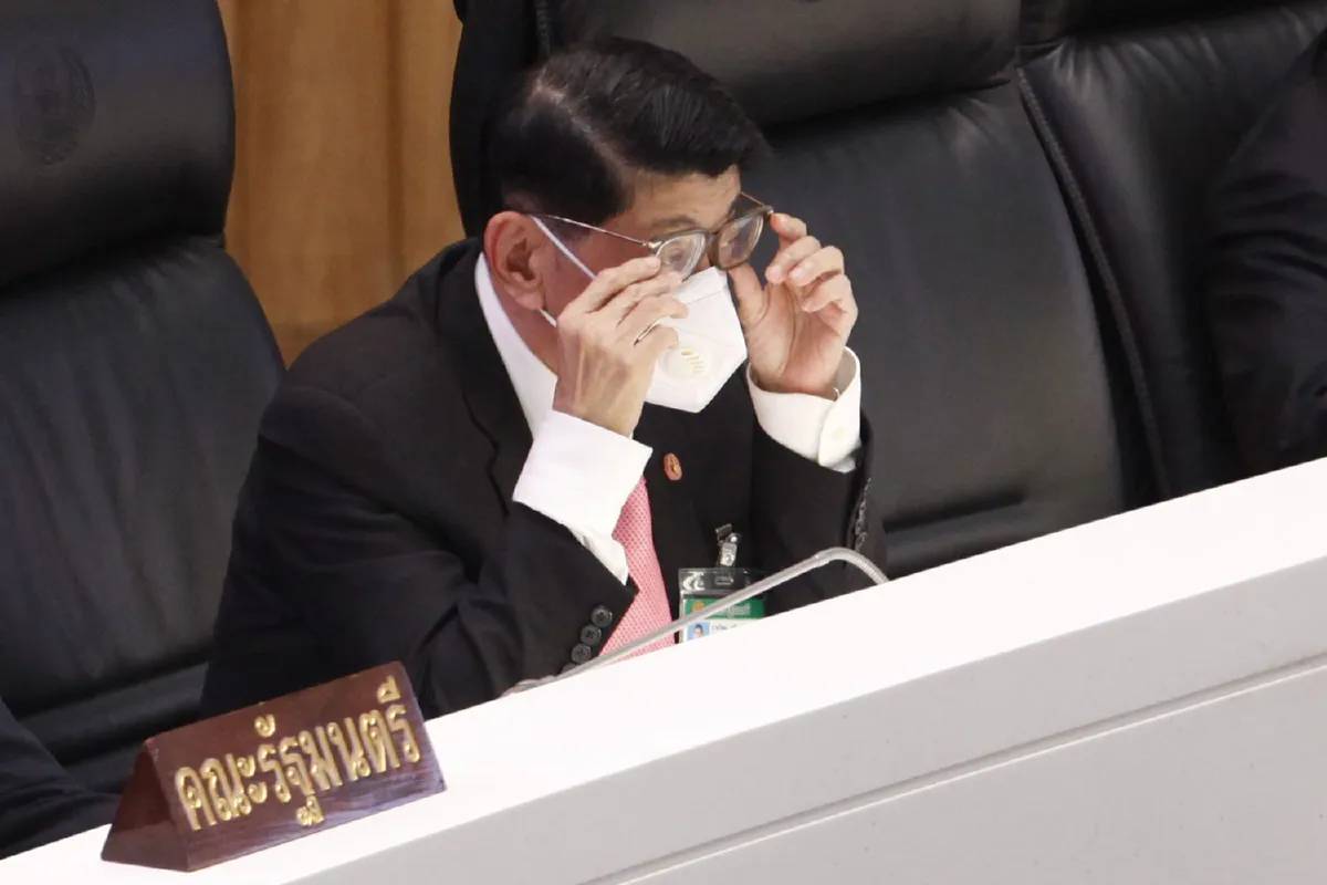 สภาไทยป่วน! ส.ส.ผวาติดไวรัสใส่หน้ากากอนามัยถกศึกซักฟอก