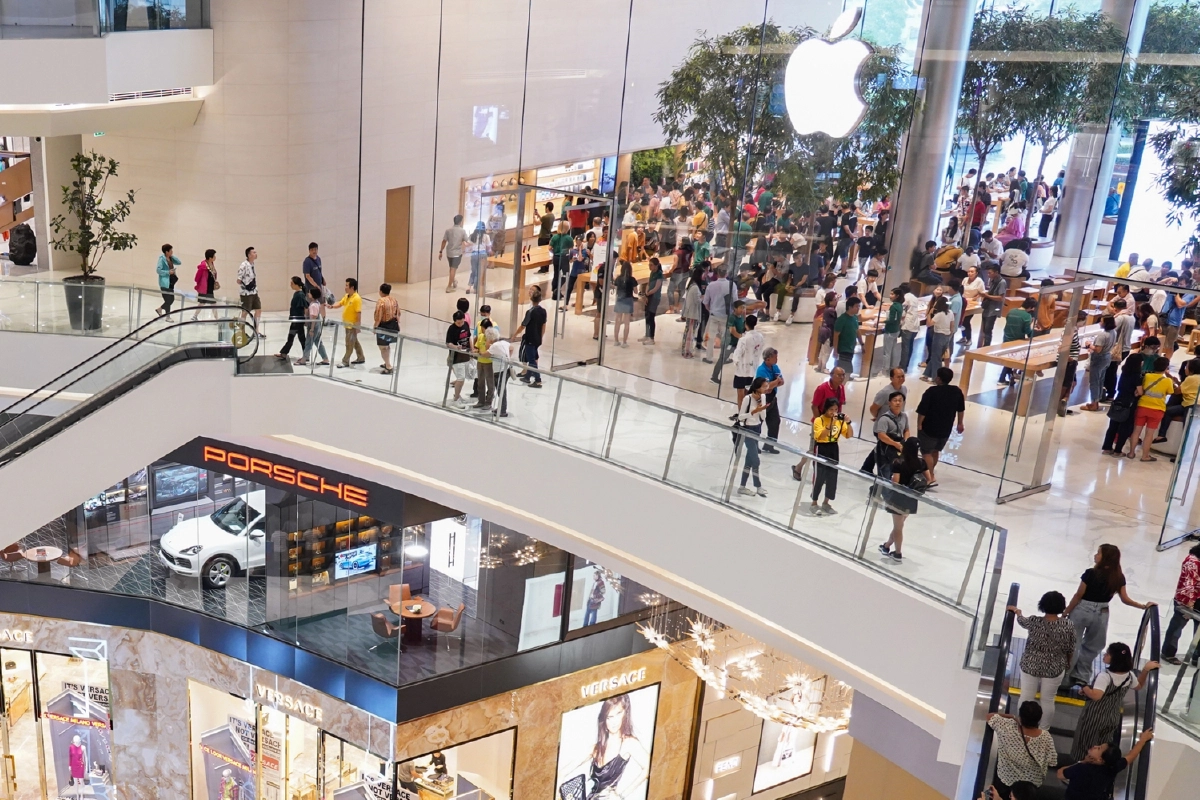 ไอคอนสยาม กระตุ้นนักช้อป จัดแคมเปญ “S.O.S. Sale @ ICONSIAM”