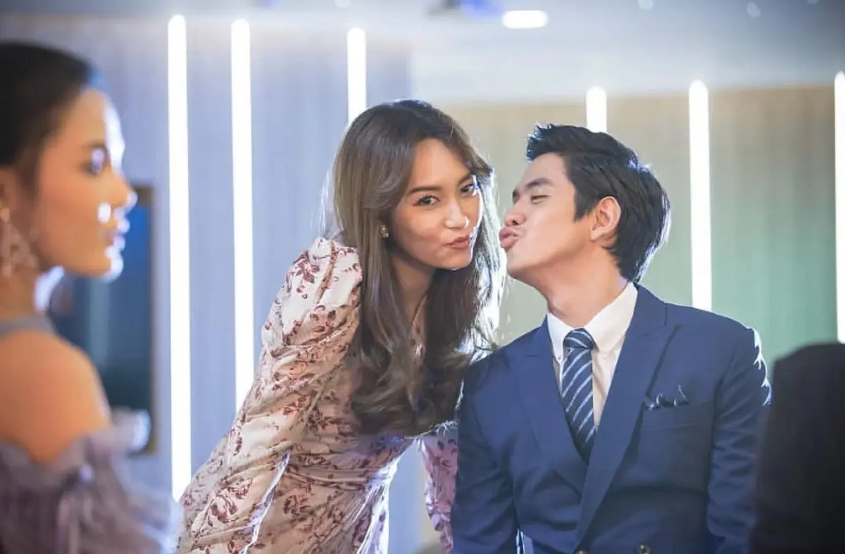 บี น้ำทิพย์ เผยภาพแนบชิด ฟิล์ม ธนภัทร เสิร์ฟความจิ้นฟินกันแบบจุกๆ 