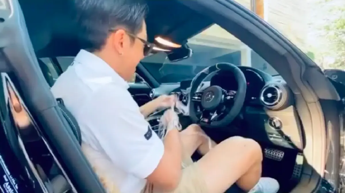 “เจ เจตริน”  พาแกะซีลชมรถคันใหม่สุดหรู ราคากว่า 17 ล้านบาท 