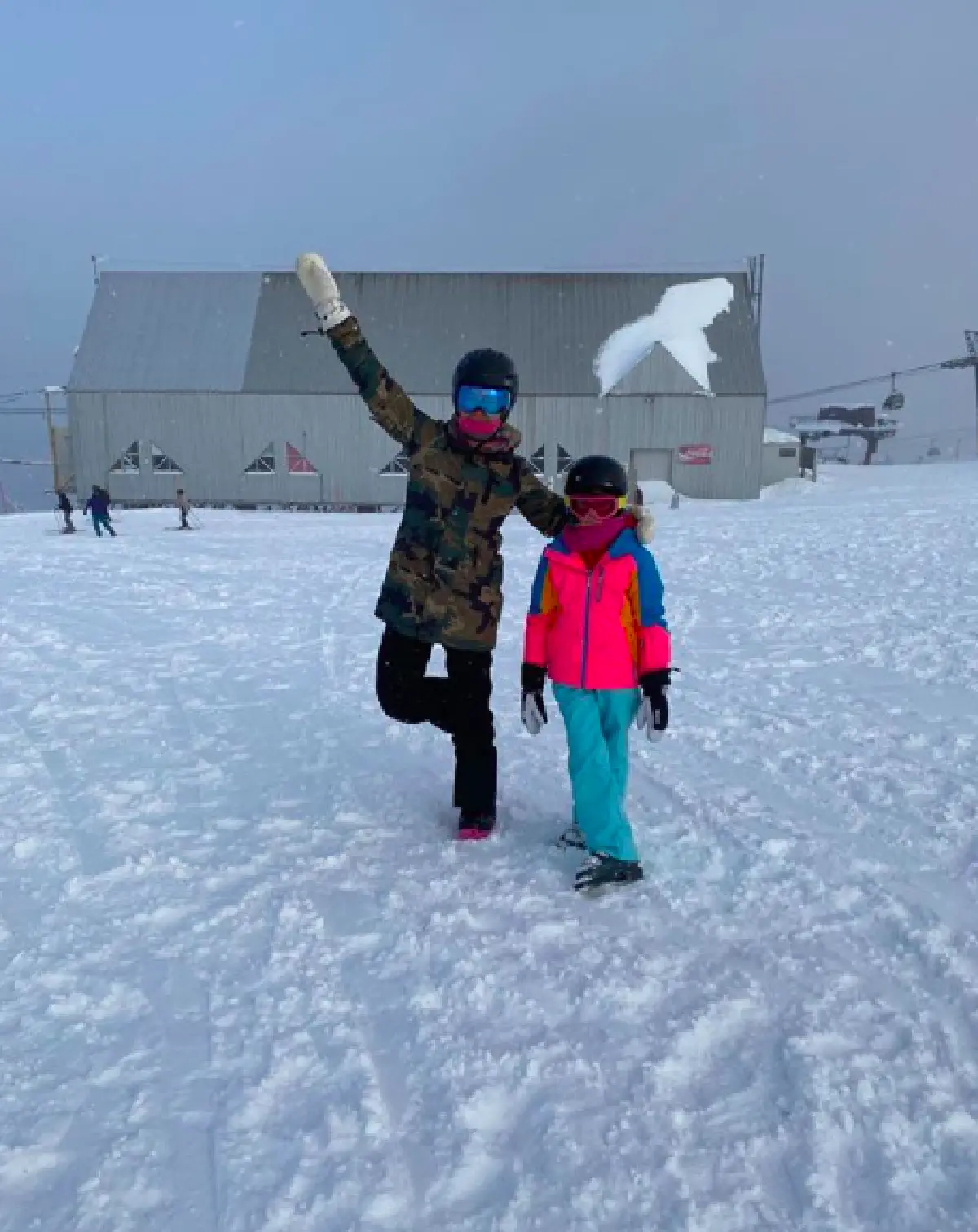 ส่องคนบันเทิง...เก็บตัวเองอยู่บ้าน 14 วัน หลังเดินทางกลับจากต่างประเทศ