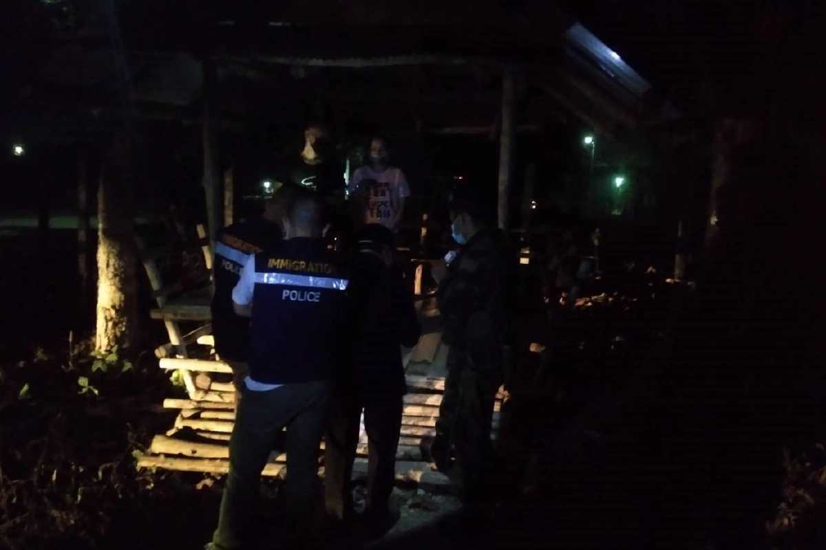 ทหารแม่สอดคุม2จีนลอบเข้าไทยตรวจคัดกรองป้องกันโควิค-19