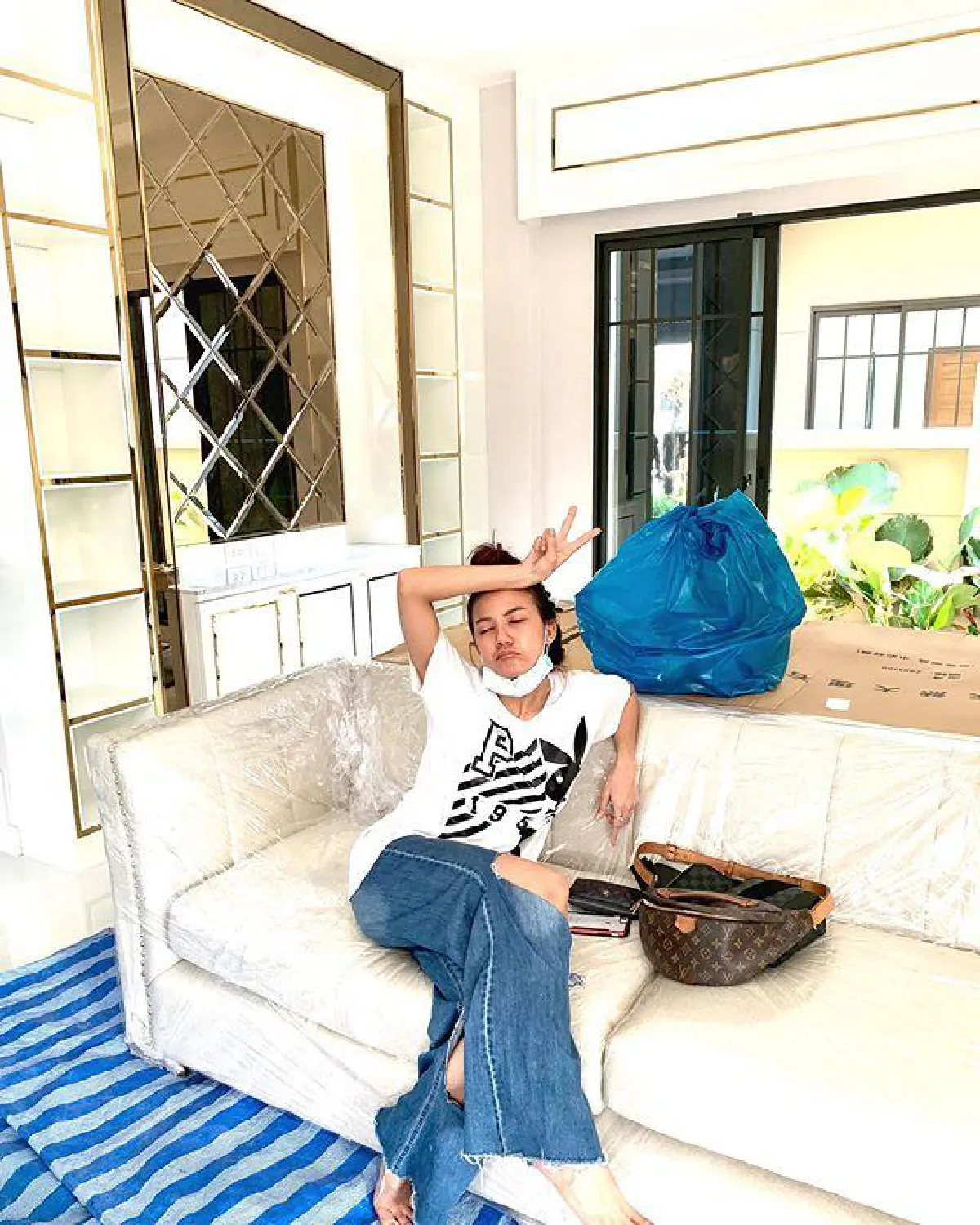 สวยรวยไม่หยุด! จ๊ะ อาร์สยาม ถอยรถหรูคันใหม่ป้ายแดงราคาหลายล้าน