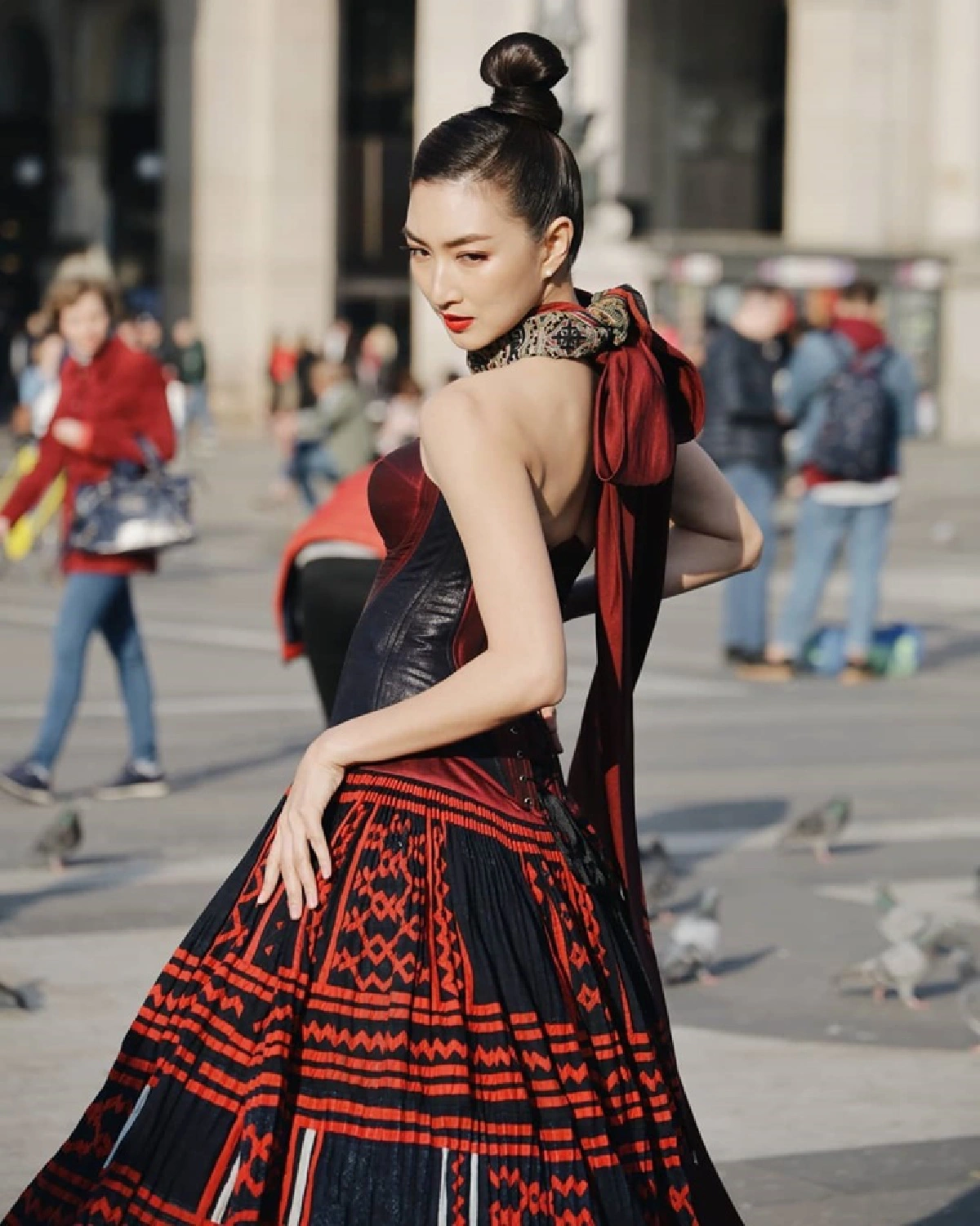 ชุดไม่แดงไม่มีแรงเดิน! แพนเค้ก จัดเต็มความปังกับแฟชั่นสุดเริ่ดในทริปมิลาน (คลิป)