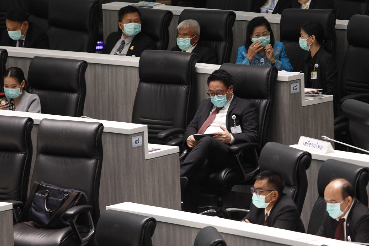 สภาไทยป่วน! ส.ส.ผวาติดไวรัสใส่หน้ากากอนามัยถกศึกซักฟอก สภาไทยป่วน! ส.ส.ผวาติดไวรัสใส่หน้ากากอนามัยถกศึกซักฟอก