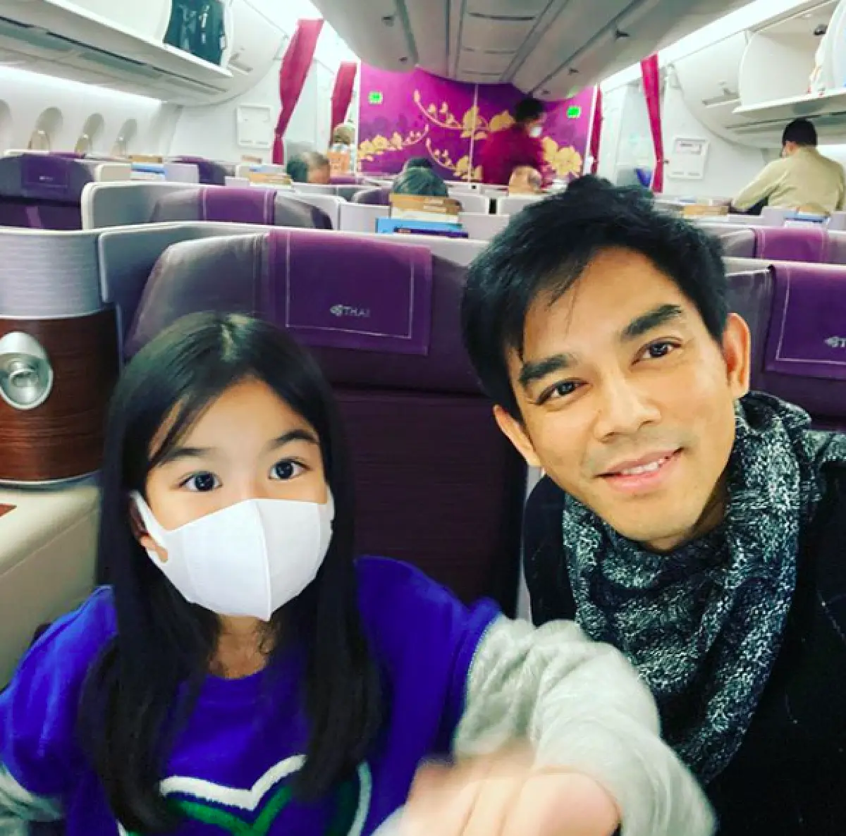 ส่องคนบันเทิง...เก็บตัวเองอยู่บ้าน 14 วัน หลังเดินทางกลับจากต่างประเทศ