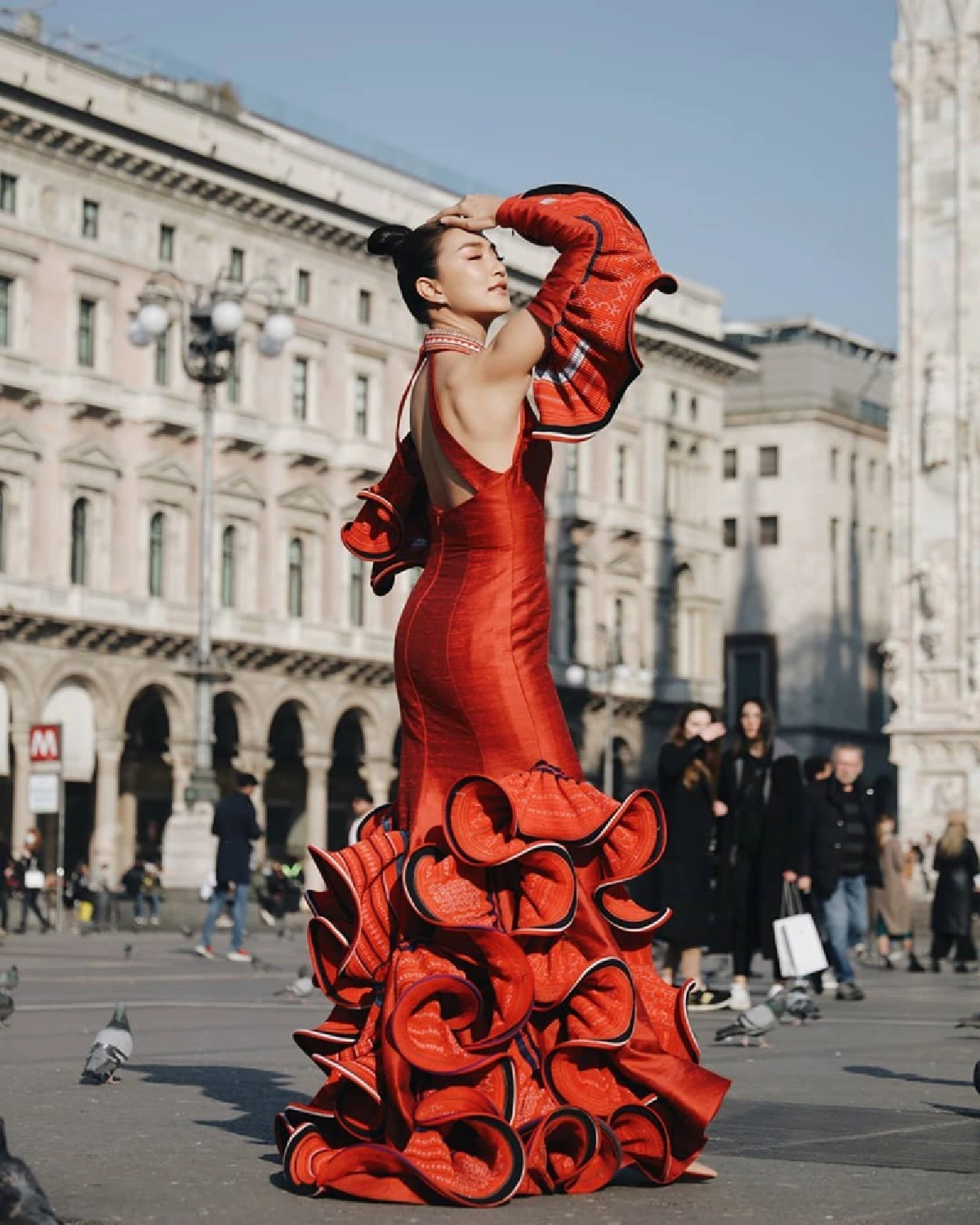 ชุดไม่แดงไม่มีแรงเดิน! แพนเค้ก จัดเต็มความปังกับแฟชั่นสุดเริ่ดในทริปมิลาน (คลิป)