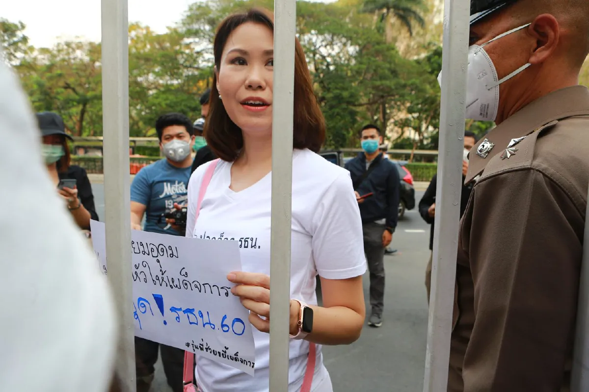 นร.เตรียมอุดม-ศิษย์เก่าเริ่มแล้วจัดกิจกรรมแสดงจุดยืนเรียกร้องปชต.