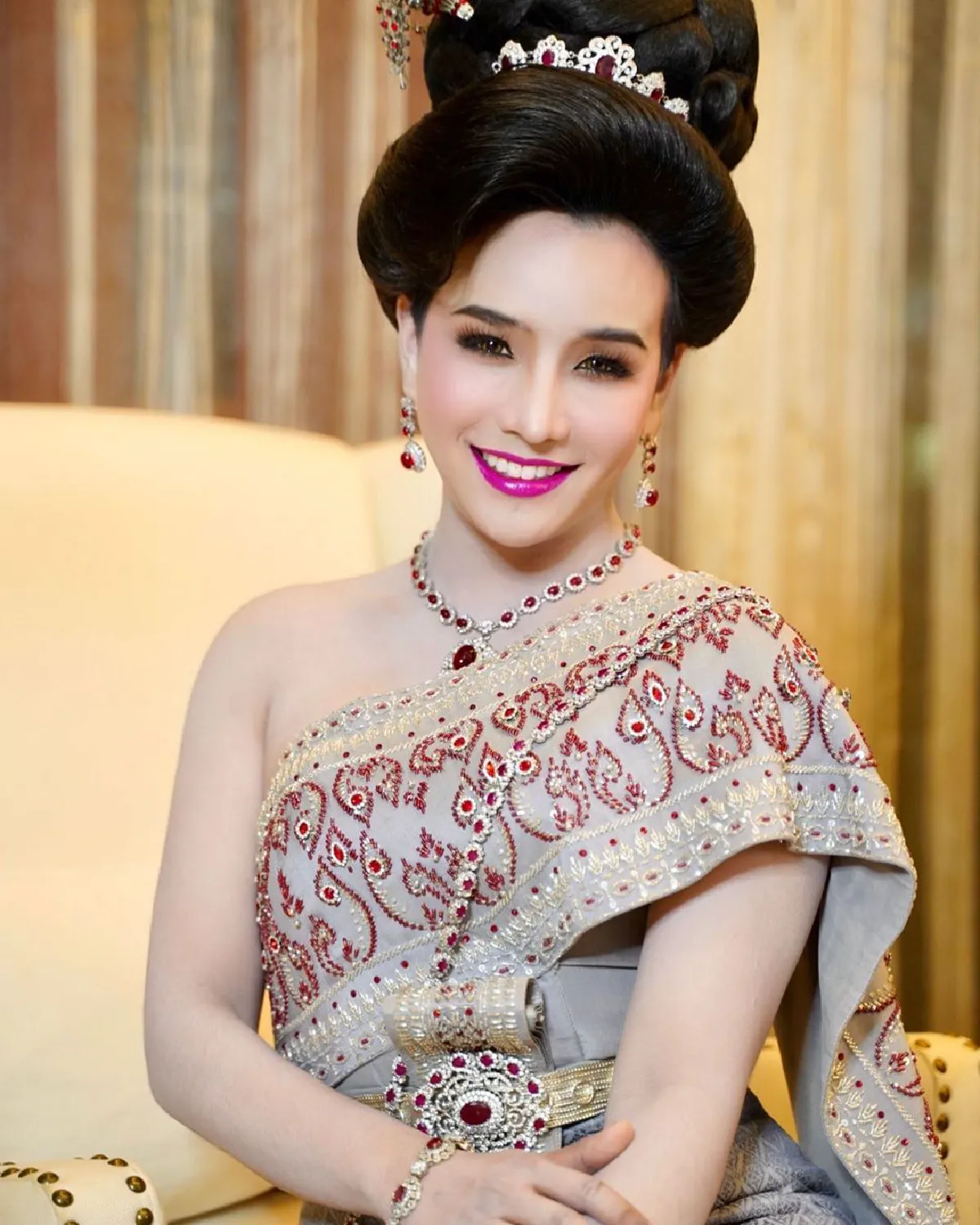 ใบเตย อาร์สยาม อวดภาพน้องชายแต่งหญิง สวยปังอยากส่งลงมิสทิฟฟานี่