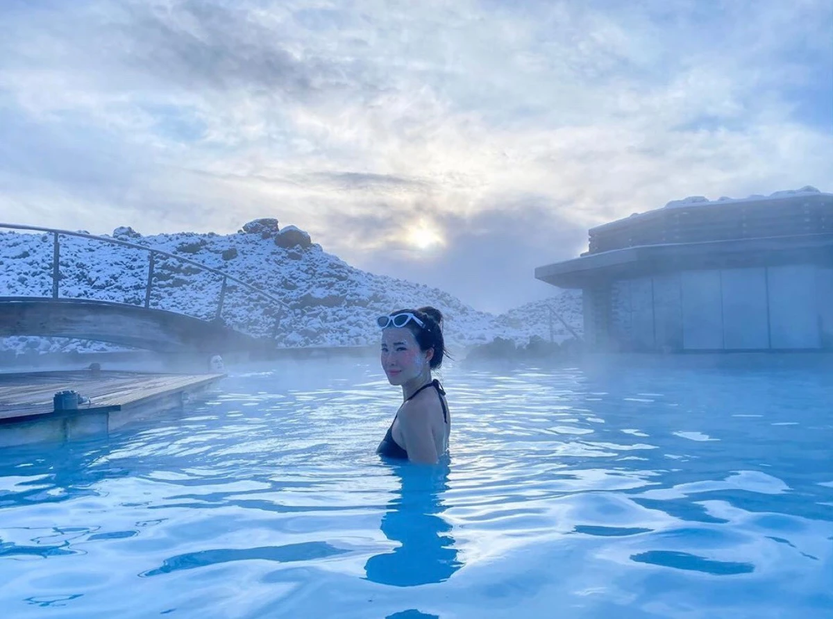 เบลล์ เกิร์ลลี่เบอร์รี่ สลัดผ้าแช่น้ำท่ามกลางอากาศติดลบที่ไอซ์แลนด์