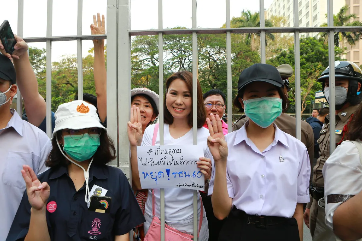 นร.เตรียมอุดม-ศิษย์เก่าเริ่มแล้วจัดกิจกรรมแสดงจุดยืนเรียกร้องปชต.