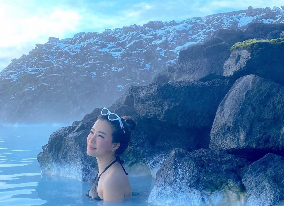 เบลล์ เกิร์ลลี่เบอร์รี่ สลัดผ้าแช่น้ำท่ามกลางอากาศติดลบที่ไอซ์แลนด์