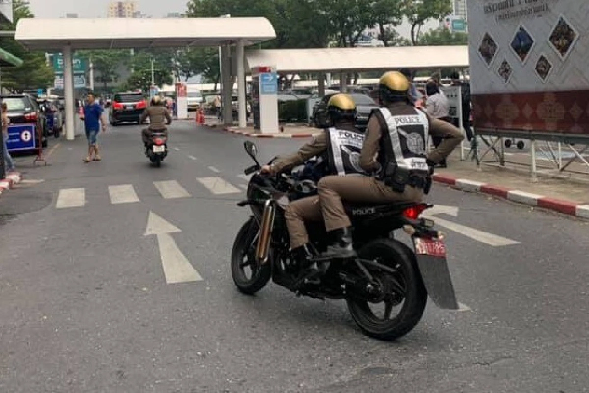 ยิงสนั่นห้างดังย่านรัตนาธิเบศร์ เหตุสามีภรรยาทะเลาะกัน ไม่มีผู้บาดเจ็บ