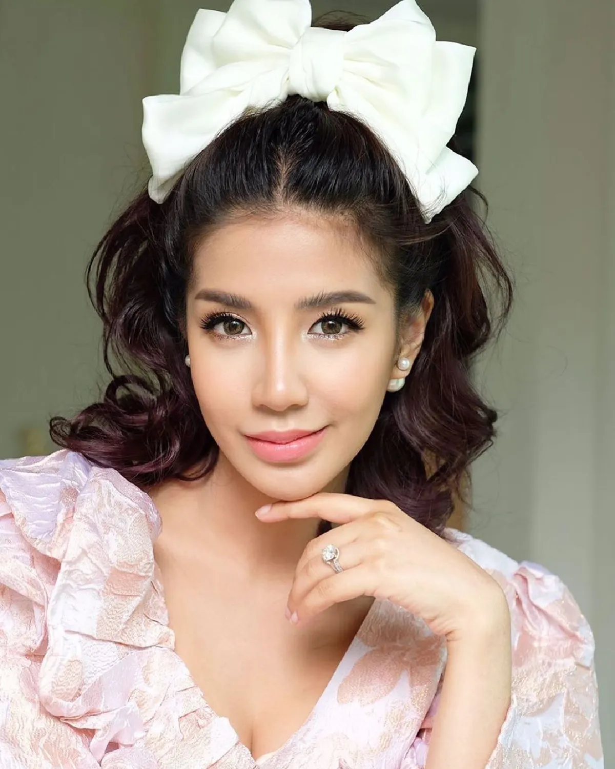 ใบเตย อาร์สยาม อวดภาพน้องชายแต่งหญิง สวยปังอยากส่งลงมิสทิฟฟานี่