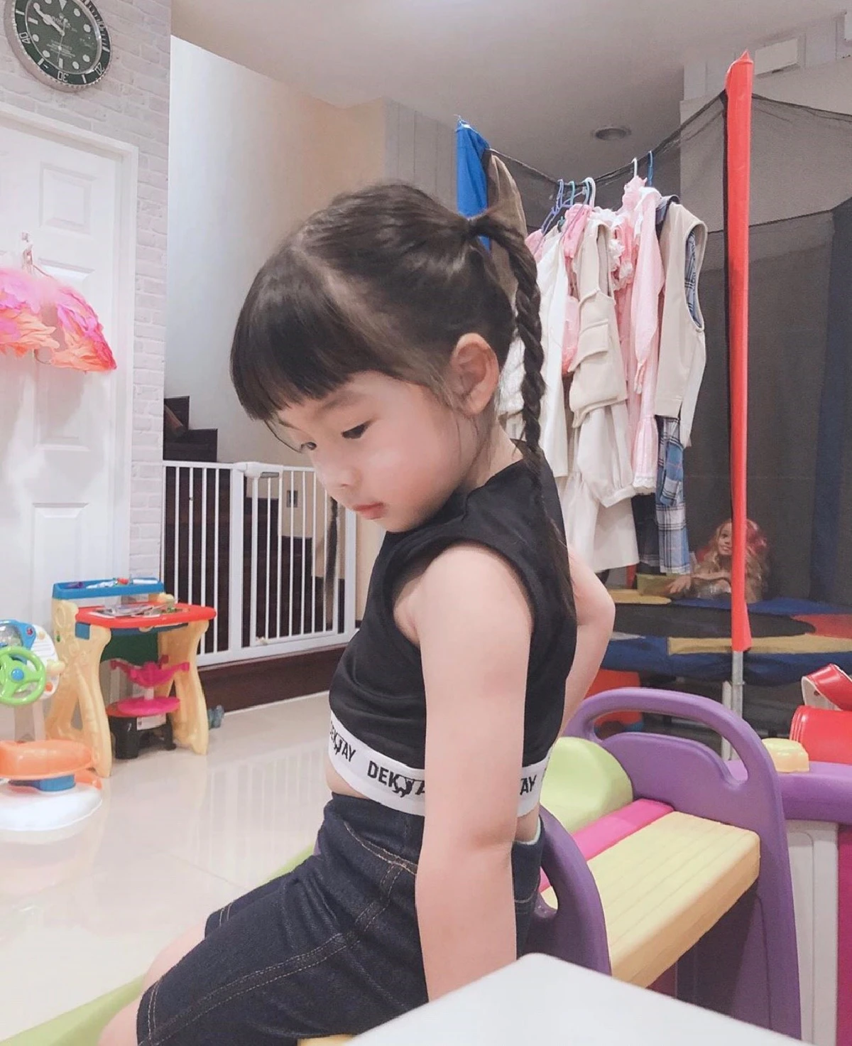 น่าเอ็นดู! น้องเป่าเปา โพสท่าจริงจังให้ แม่กุ๊บกิ๊บ ถ่ายให้บอกอยากจะเซ็กซี่บ้าง 