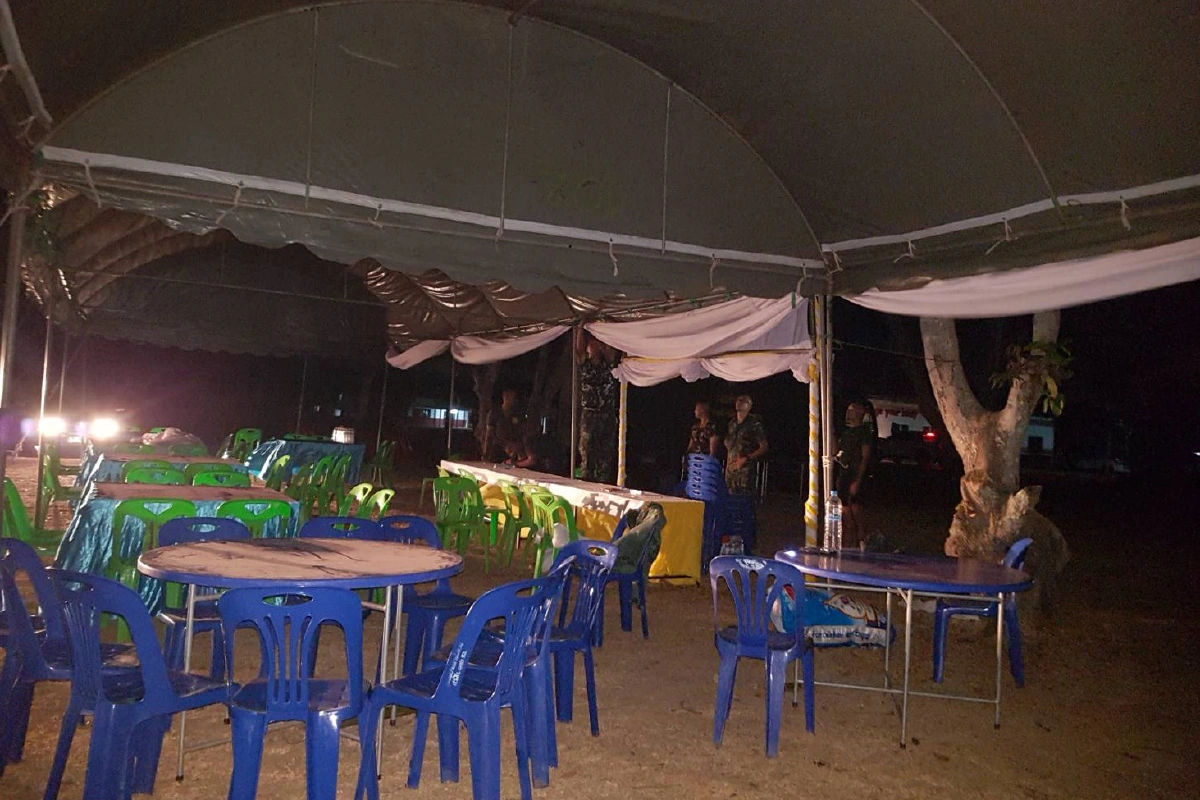 ในหลวงโปรดเกล้าฯตั้งโรงครัวพระราชทานเลี้ยงเจ้าหน้าที่ดับไฟป่าเขาใหญ่