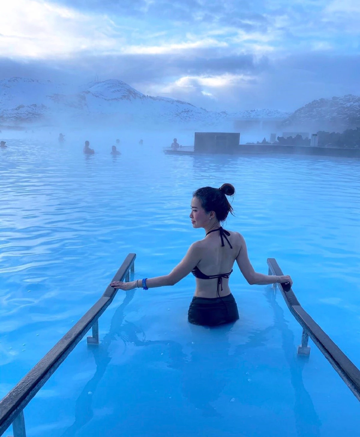 เบลล์ เกิร์ลลี่เบอร์รี่ สลัดผ้าแช่น้ำท่ามกลางอากาศติดลบที่ไอซ์แลนด์