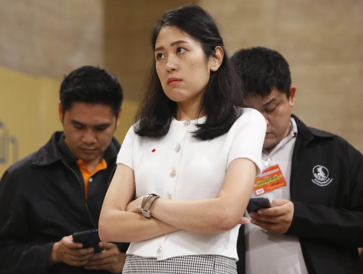 ส.ส.อนาคตใหม่จวกเละเพื่อไทยมวยล้มต้มคนดูสงสัยมีล็อบบี้ไม่อภิปราย"บิ๊กป้อม"