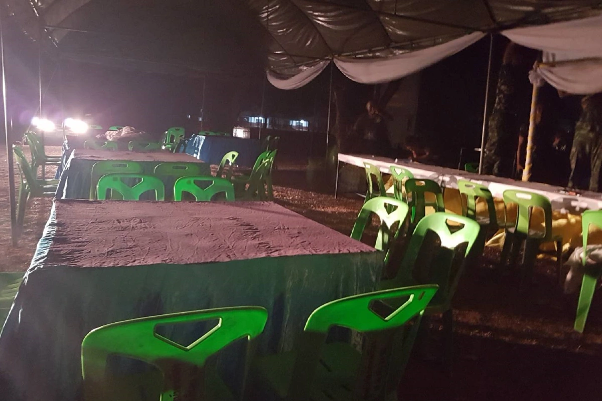 ในหลวงโปรดเกล้าฯตั้งโรงครัวพระราชทานเลี้ยงเจ้าหน้าที่ดับไฟป่าเขาใหญ่